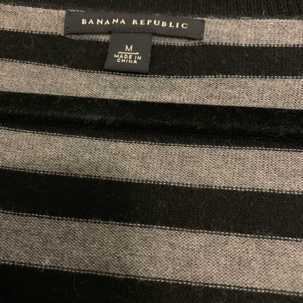 Banana Republic short sleeve striped top Small hole see photos - Picture 4 of 5
